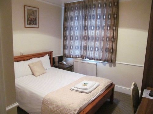 The Pines Guest Accommodation Chippenham (Wiltshire) Exterior foto